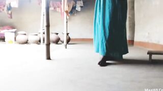 पाड्यावरच्या विवाहितेची पुच्ची झवून केलं तिला चांगलंच गरम