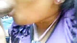 गर्लफ्रेंडने झुडपात चोखला बॉयफ्रेंडचा लवडा, घेतलं कमशॉट तोंडात