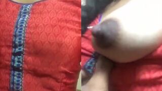 कुर्ती मधून मुलीने काढला टोकदार निप्पल वाला बुब