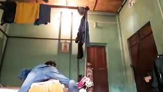 शेजारी राहणाऱ्या प्रेमी युगुलाची भीतीने कामक्रीडा