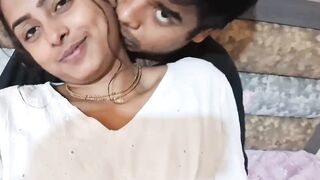 नवविवाहित जोडप्याचा कामुक आवाजात संभोग