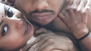 नवविवाहित जोडप्याचा कामुक आवाजात संभोग