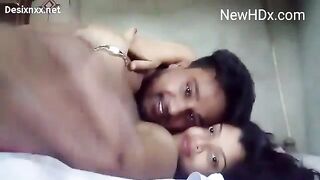 क्युट वाइफसोबत केला सेक्स, वाइफ ने कामुकतेने केलं किस