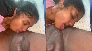 पत्नी तिच्या नवऱ्याची गांड चवीने चाटते