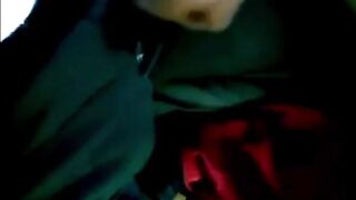 शाळेतील शिक्षिका गाडीत लवडा चोखत आहे