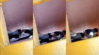 पडक्या इमारतीत कॉलेजवाल्या पोरीला बॉयफ्रेंडसोबत सेक्स करतांना लपून पाहिले